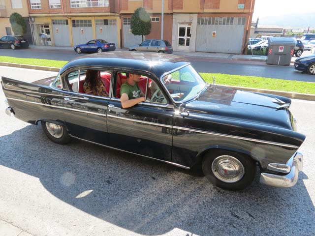 Un poco habitual Chrysler con volante a la derecha.